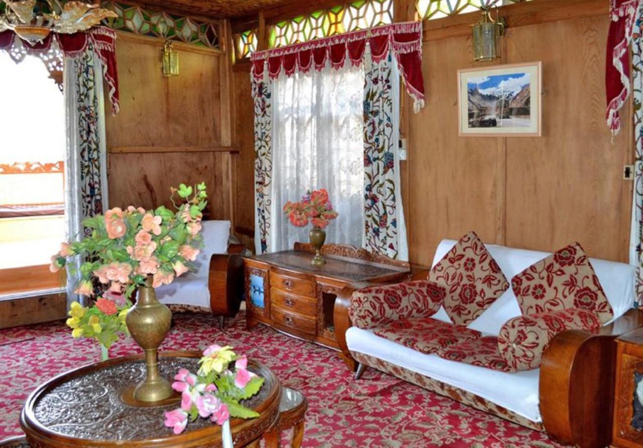 De Laila House Boat By Sterling Hotel Srinagar  Exterior photo
