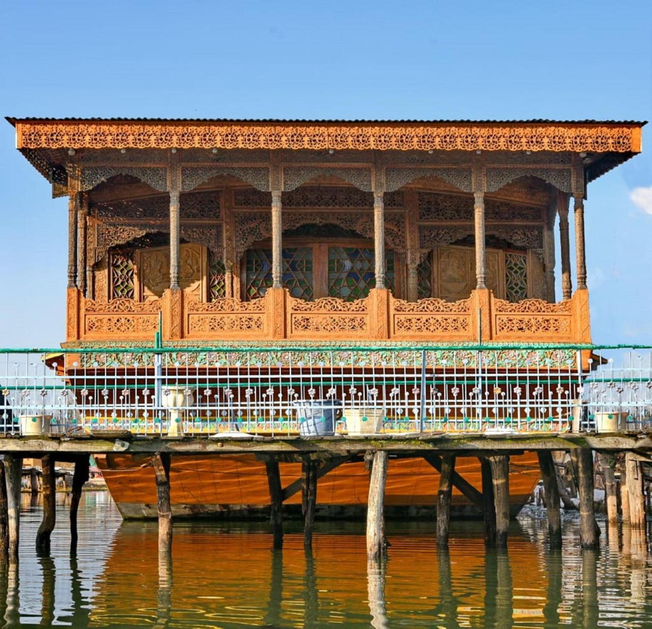 De Laila House Boat By Sterling Hotel Srinagar  Exterior photo